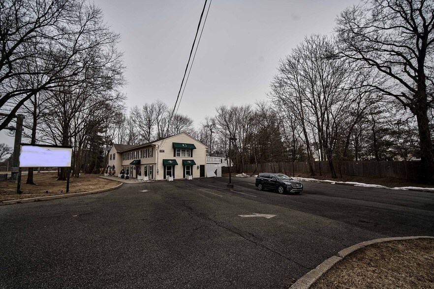 More Photos Of 584 State Rt 17, Ridgewood Office Residential For Lease