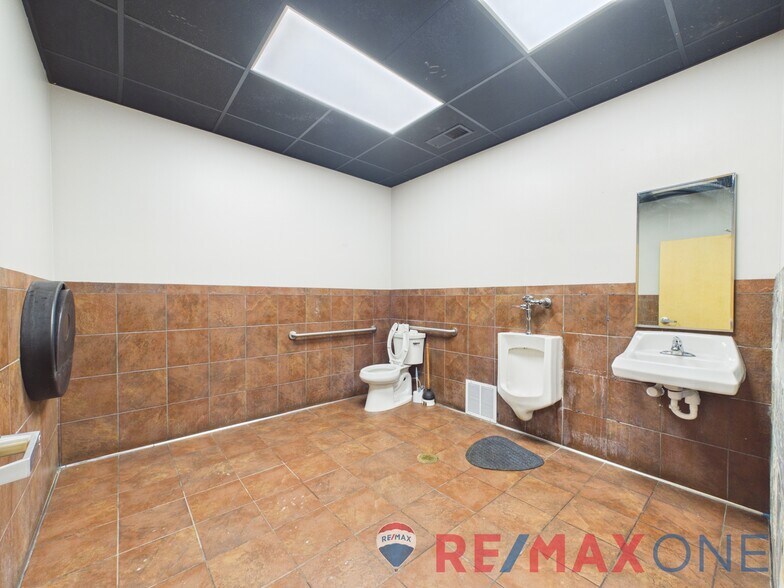 More Photos Of 2208 E Kansas Ave, Garden City Fast Food For Sale