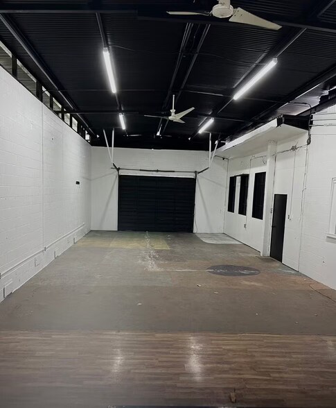 More Photos Of 1850 E Houston St, San Antonio Auto Repair For Lease