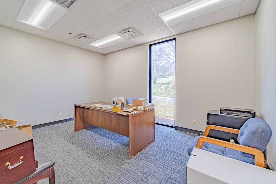 More Photos Of 2514 Fillmore Ave, Knoxville Light Distribution For Lease