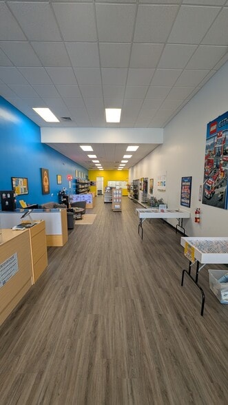 More Photos Of 2775 Tyrone Blvd N, Saint Petersburg General Retail For Lease