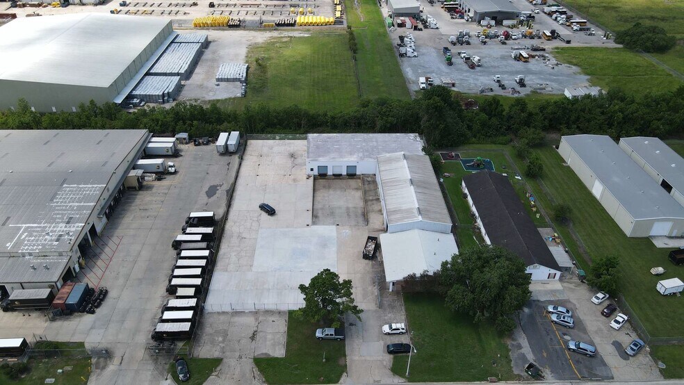 More Photos Of 1145 Commercial Dr, Port Allen Distribution For Lease