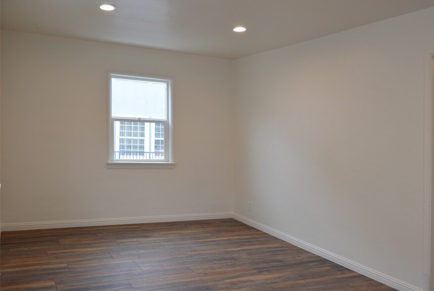 More Photos Of 435-437 W 11th St, Long Beach Apartments For Sale