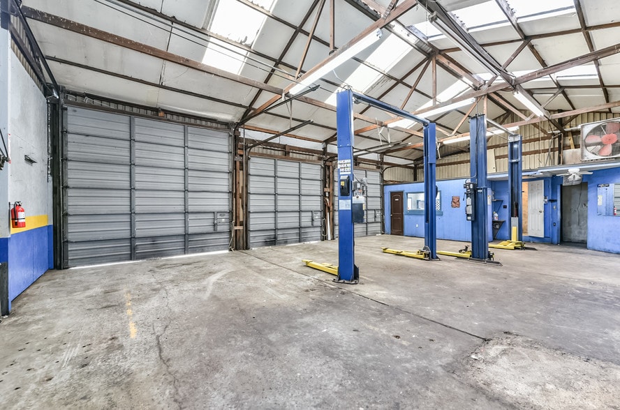 More Photos Of 2745 Wagon Trail Rd, Pearland Auto Repair For Sale