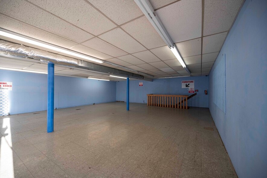 More Photos Of 659 N Main St, Woodstock Mixed Retail For Sale