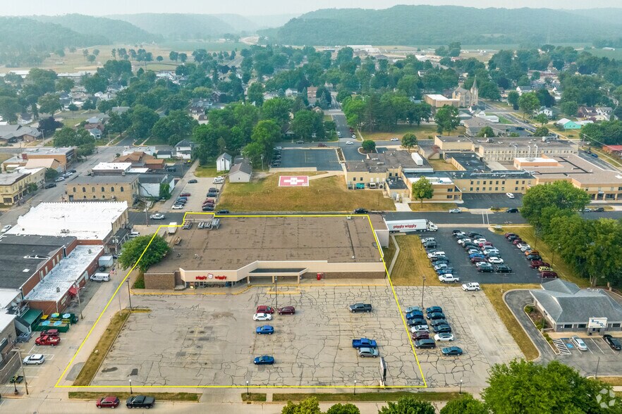 More Photos Of 106 W Oak St, Boscobel Supermarket For Sale