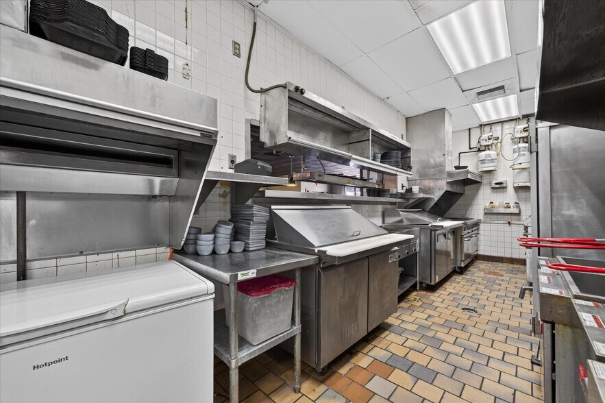 More Photos Of 4000 Fort Campbell Blvd, Hopkinsville Restaurant For Sale