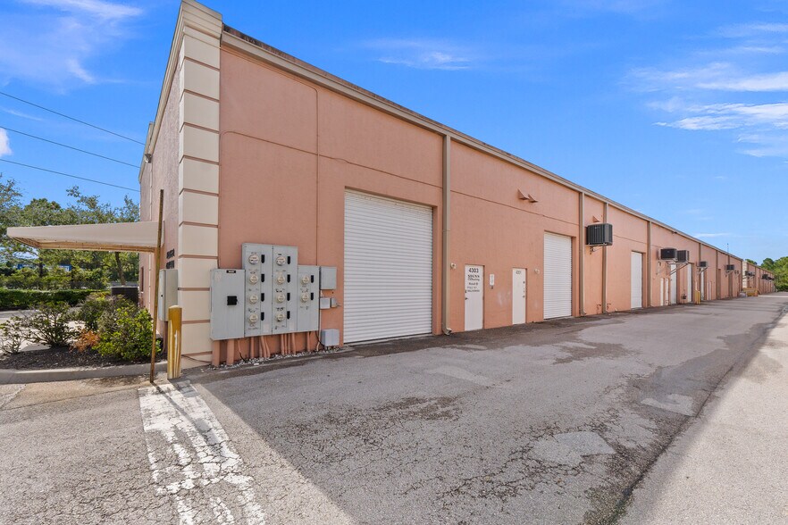 More Photos Of 4287-4303 SW High Meadows Ave, Palm City Light Manufacturing For Sale