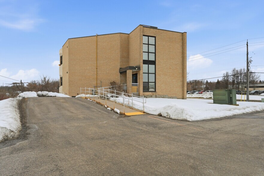 More Photos Of 149 N Murray St, Quinte West Office For Sale