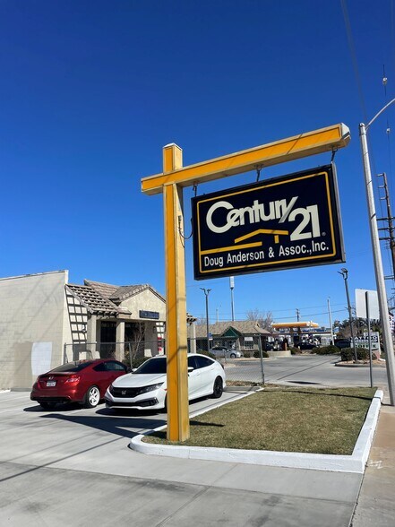 More Photos Of 1727 W Avenue K, Lancaster Office For Sale