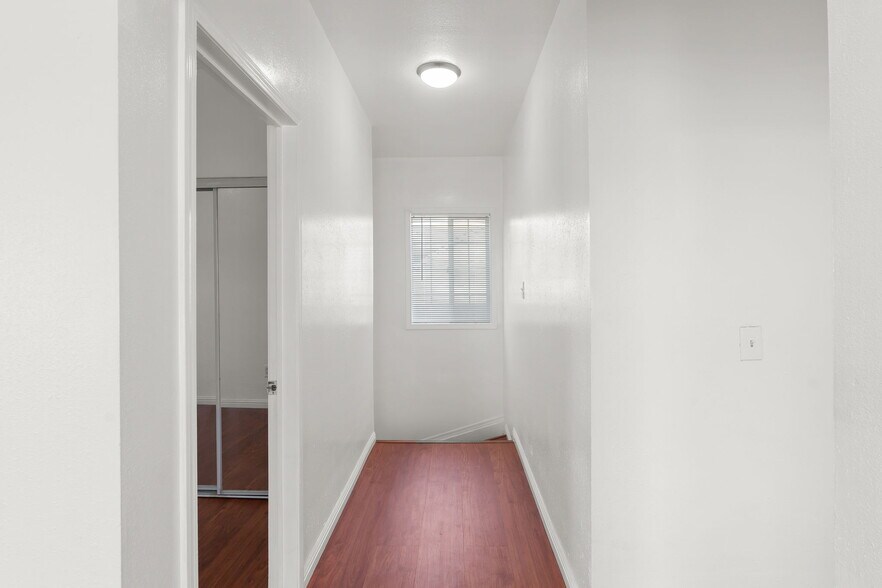 More Photos Of 1049 55th St, Emeryville Storefront Retail Residential For Sale