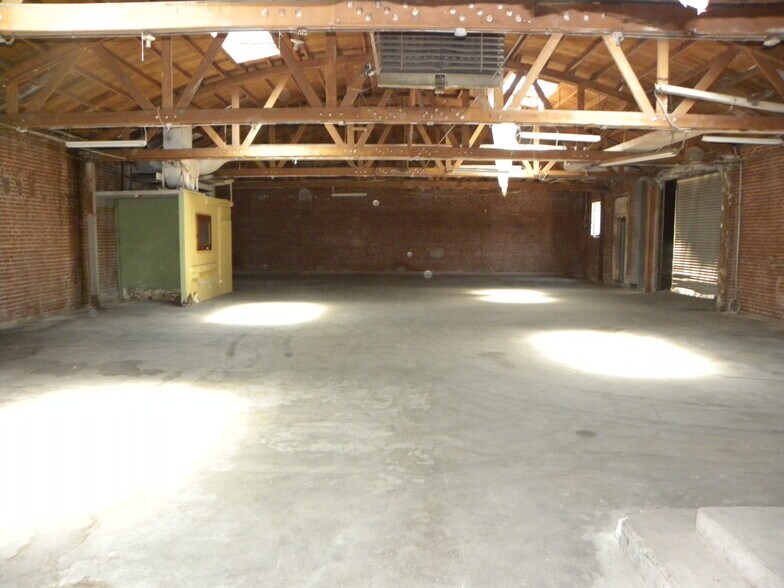 More Photos Of 239-241 W 15th St, Los Angeles Manufacturing For Lease