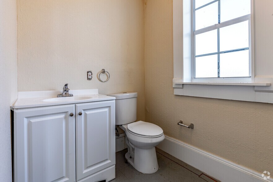 More Photos Of 1103-1109 14th St W, Bradenton Medical For Lease