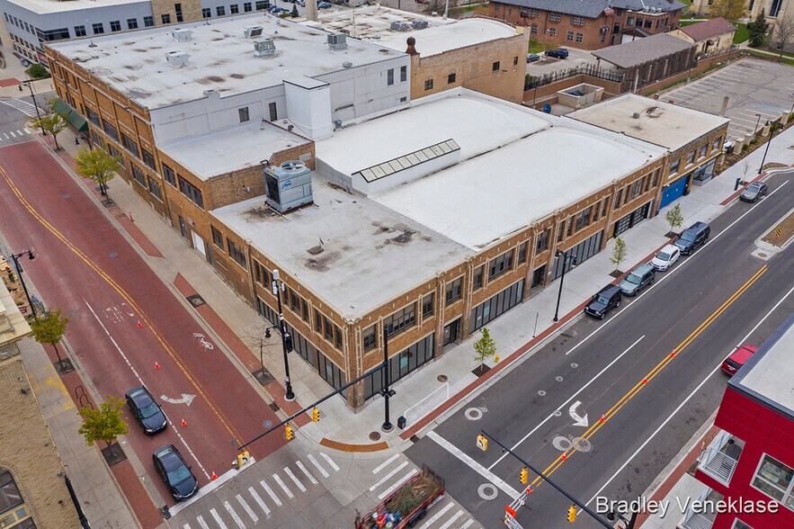 More Photos Of 200 S Division Ave, Grand Rapids Storefront Retail Office For Lease