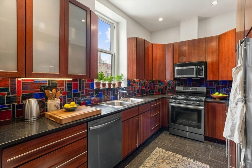 More Photos Of 75 Murray St, New York Office Residential For Sale