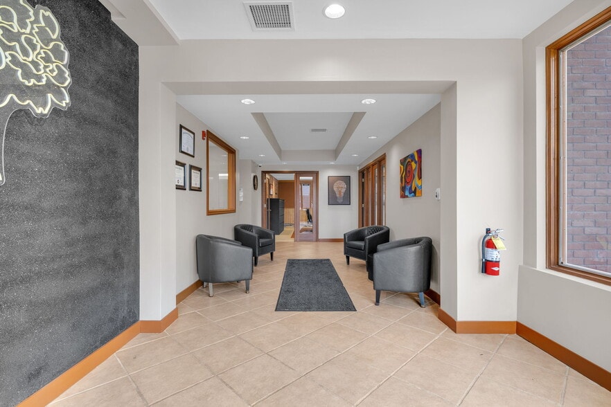 More Photos Of 10455-10499 N College Ave, Carmel Office For Sale