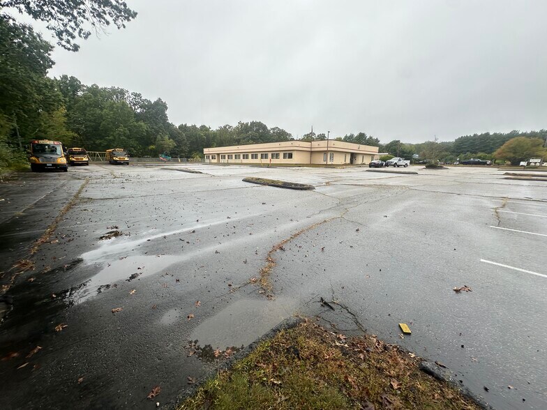 More Photos Of 10 Commerce Dr, Columbia Office For Lease