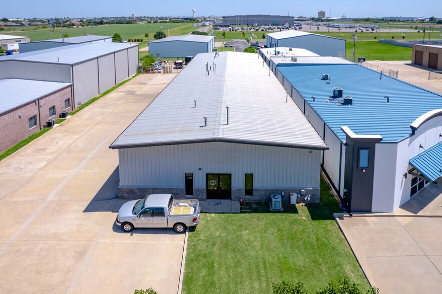 More Photos Of 14900 Bristol Park Blvd, Edmond Warehouse For Lease