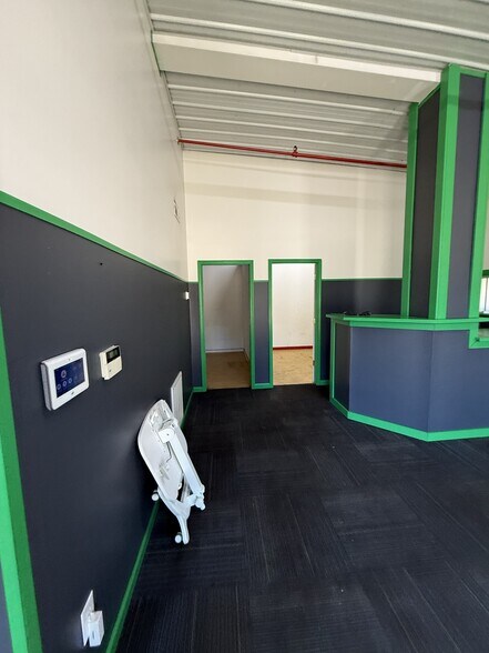 More Photos Of 310 Indianapolis Rd, Mooresville Warehouse For Lease