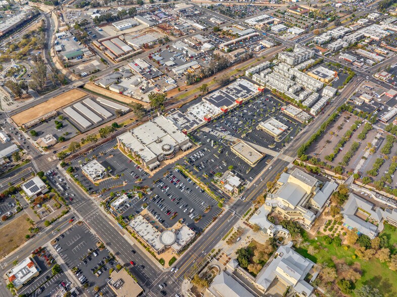 More Photos Of 310-340 W Valley Pky, Escondido Unknown For Lease