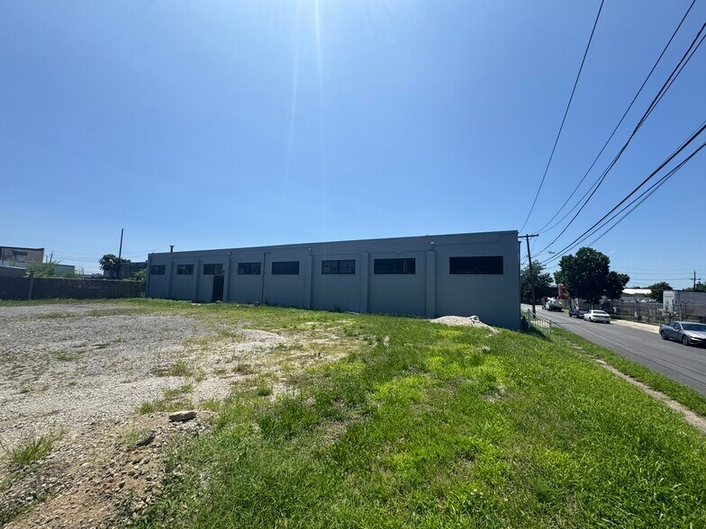 More Photos Of 410 8th St, Gloucester City Light Distribution For Sale