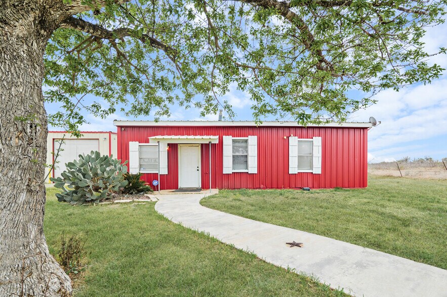 More Photos Of 2330 Schuwirth Rd, Converse Warehouse For Lease