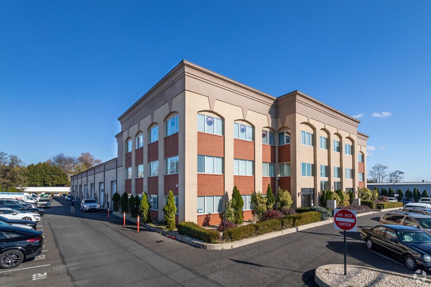 More Photos Of 10065-10067 Sandmeyer Ln, Philadelphia Light Distribution For Lease