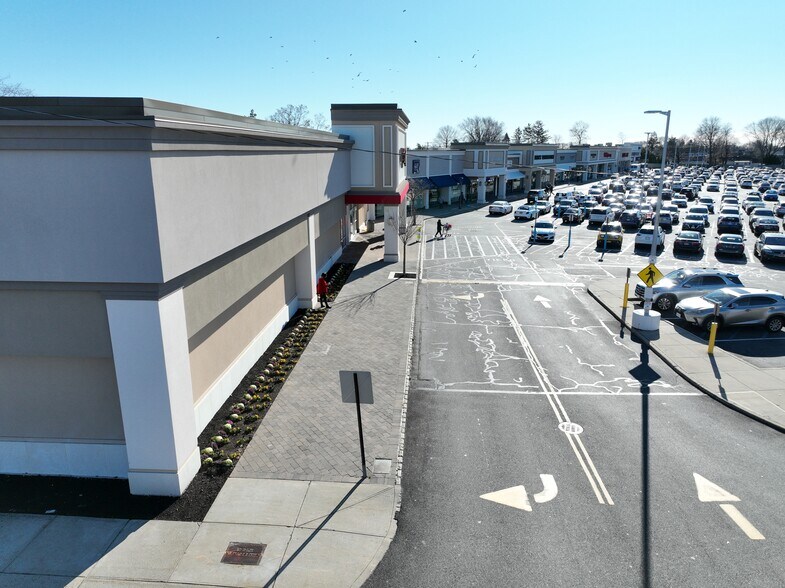 More Photos Of 401-419 S Oyster Bay Rd, Plainview Unknown For Lease