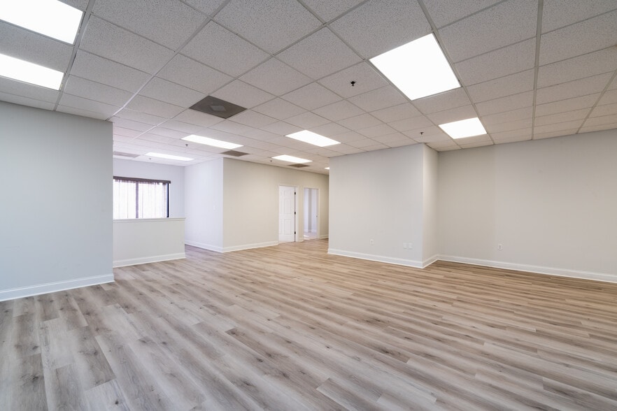 More Photos Of 415 Jessen Ln, Charleston Warehouse For Lease