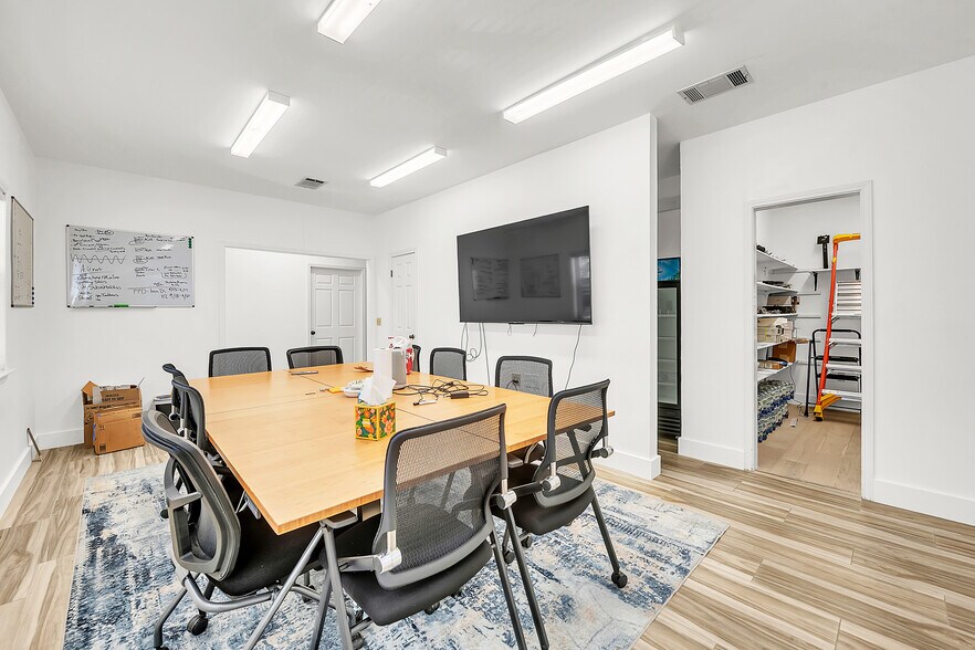 More Photos Of 1704 W 6th St, Austin Office Residential For Lease