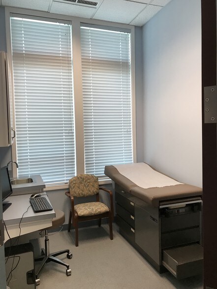 More Photos Of 28369 Davis Pky, Warrenville Office For Lease