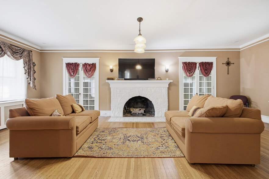 More Photos Of 678 Ferne Blvd, Drexel Hill Office For Sale