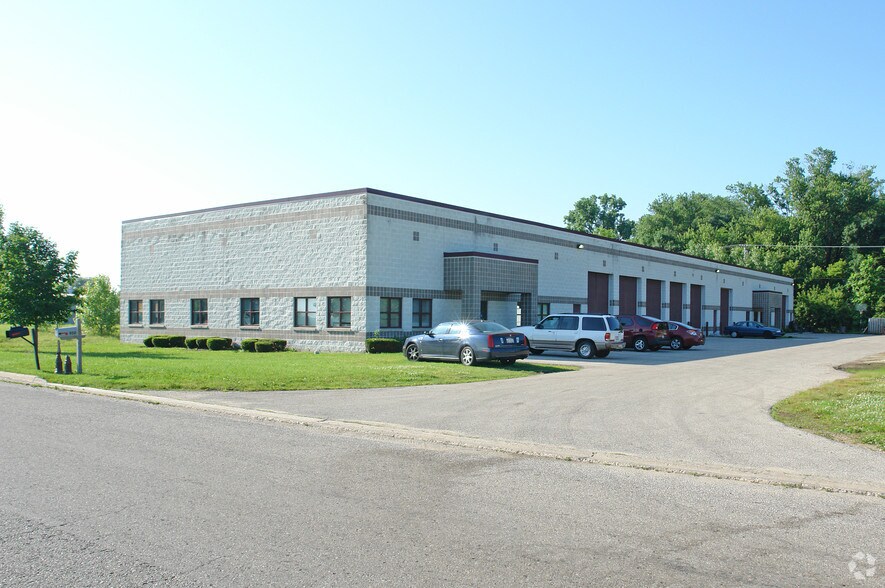 More Photos Of 950 Greenlee St, Marengo Warehouse For Lease