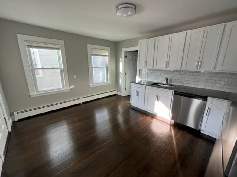 More Photos Of 12-20 Knox St Ct, Manchester Apartments For Sale