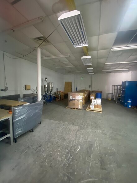 More Photos Of 2601 75th St N, Saint Petersburg Industrial For Lease