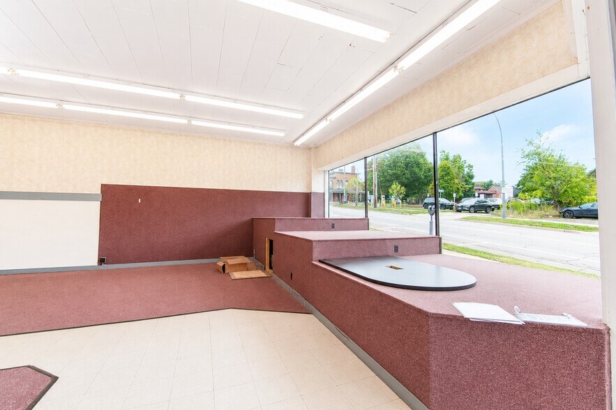 More Photos Of 309 Prendergast Ave, Jamestown Flex For Sale