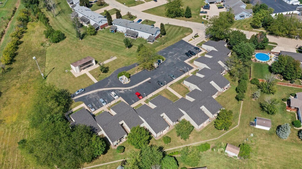 More Photos Of 111 Bannon Dr, Dwight Apartments For Sale