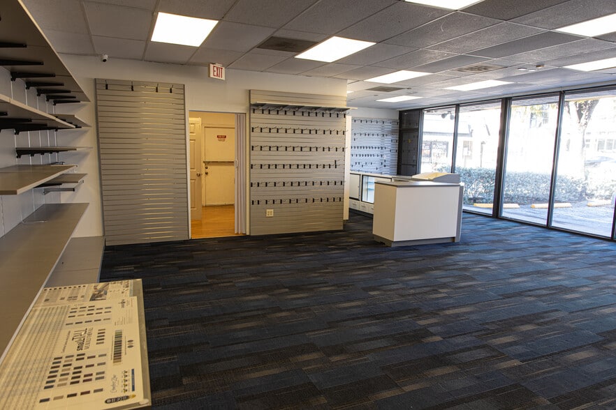 More Photos Of 29 N Federal Hwy, Hallandale Beach Freestanding For Lease