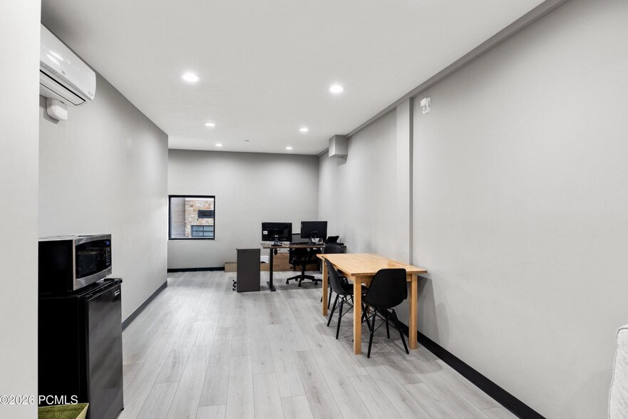 More Photos Of 4554 Forestdale Dr, Park City Light Manufacturing For Sale
