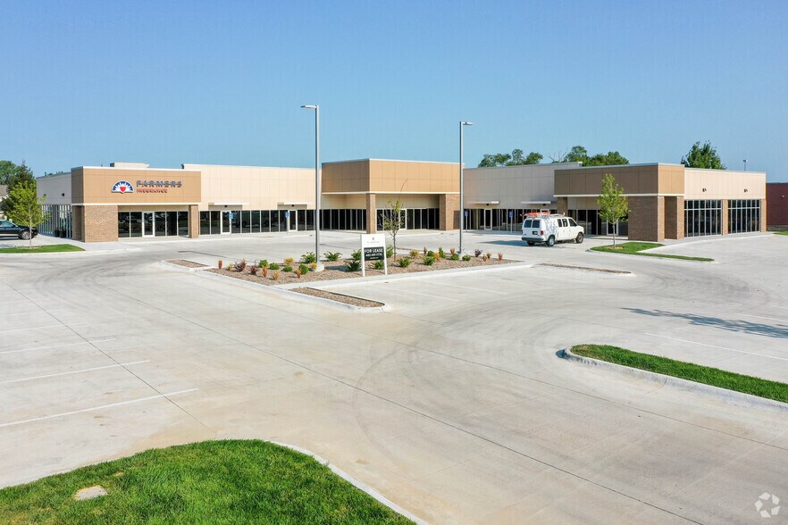 Primary Photo Of 1314 N 205th St, Elkhorn Office For Lease