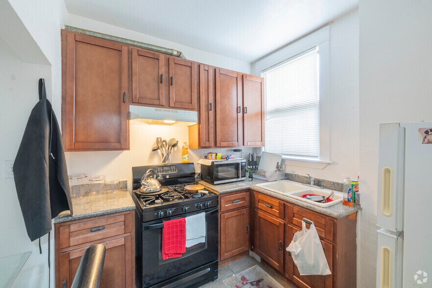 More Photos Of 315 25th St, Richmond Apartments For Sale