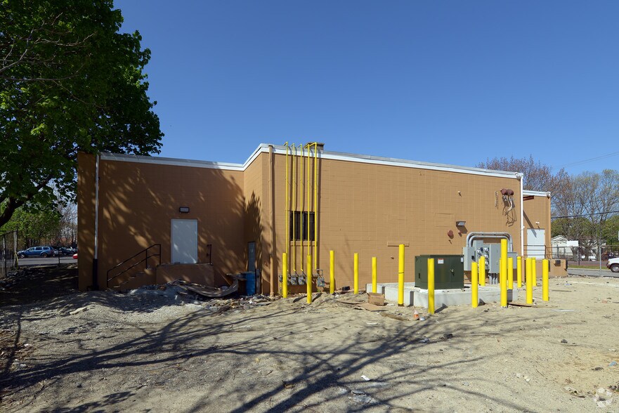 More Photos Of 395 Admiral St, Providence Storefront For Lease