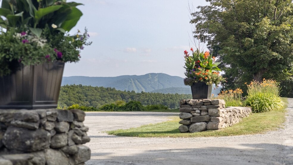 More Photos Of 258 Stagecoach Rd, Sunapee Hotel For Sale
