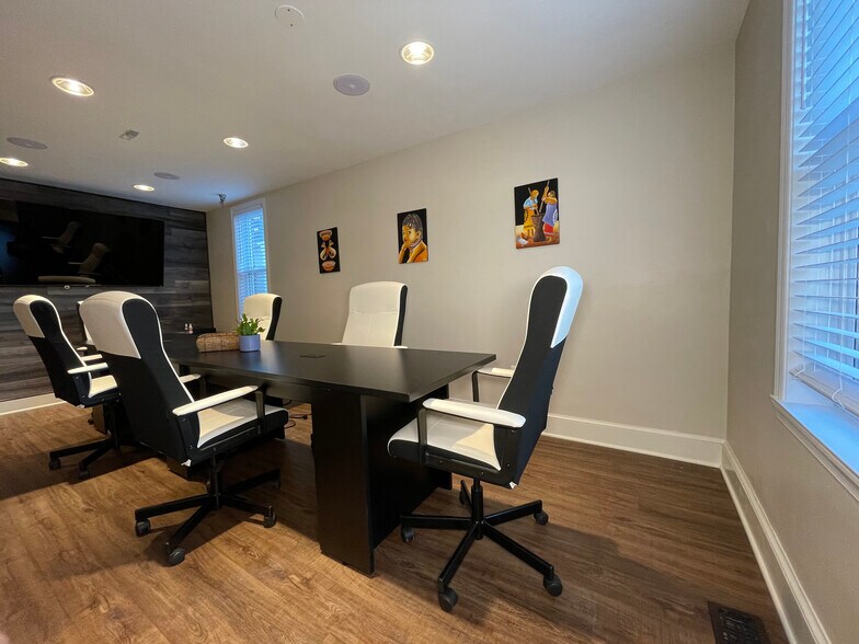 More Photos Of 123 N Henry St, Alexandria Office For Lease