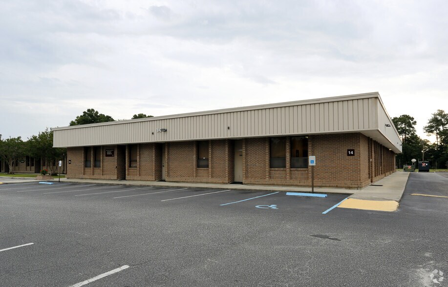 More Photos Of 14 Farmfield Ave, Charleston Medical For Lease