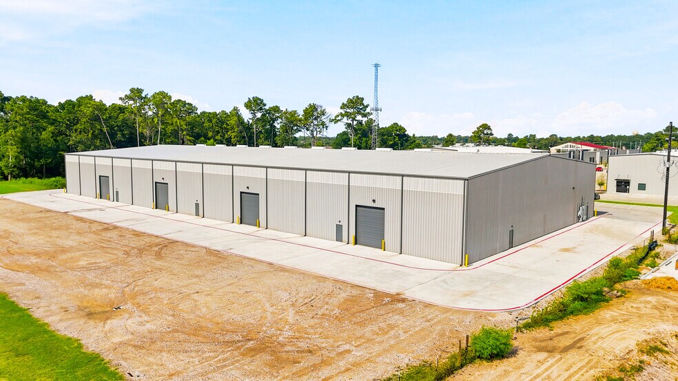 More Photos Of 2323 S Houston Ave, Humble Manufacturing For Lease