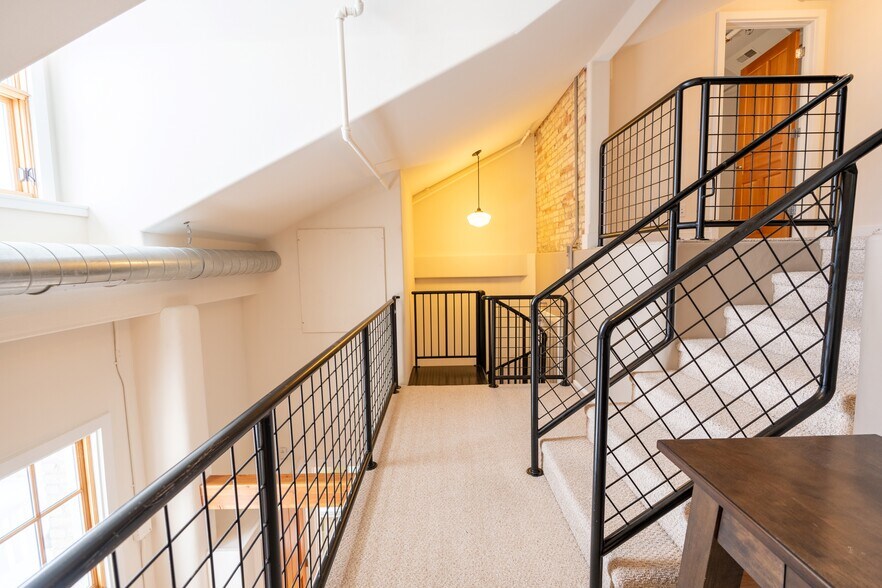 More Photos Of 800 Cottageview Dr, Traverse City Apartments For Sale