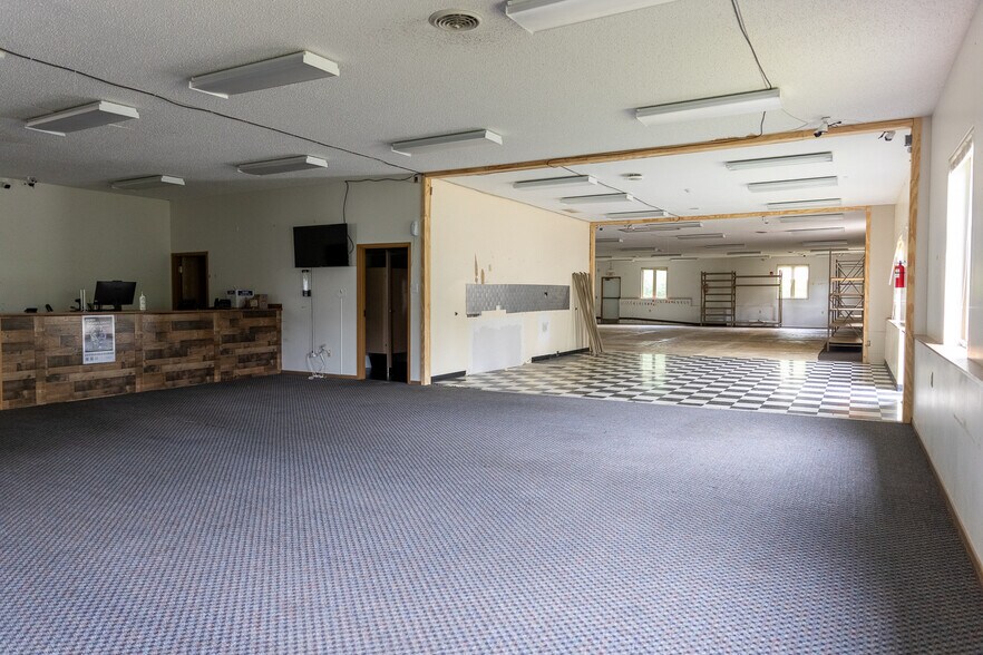 More Photos Of 493 Bev Rd, Youngstown Warehouse For Sale