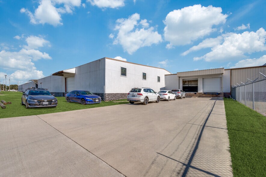 More Photos Of 720 E State Highway 121 Byp, Lewisville Warehouse For Sale