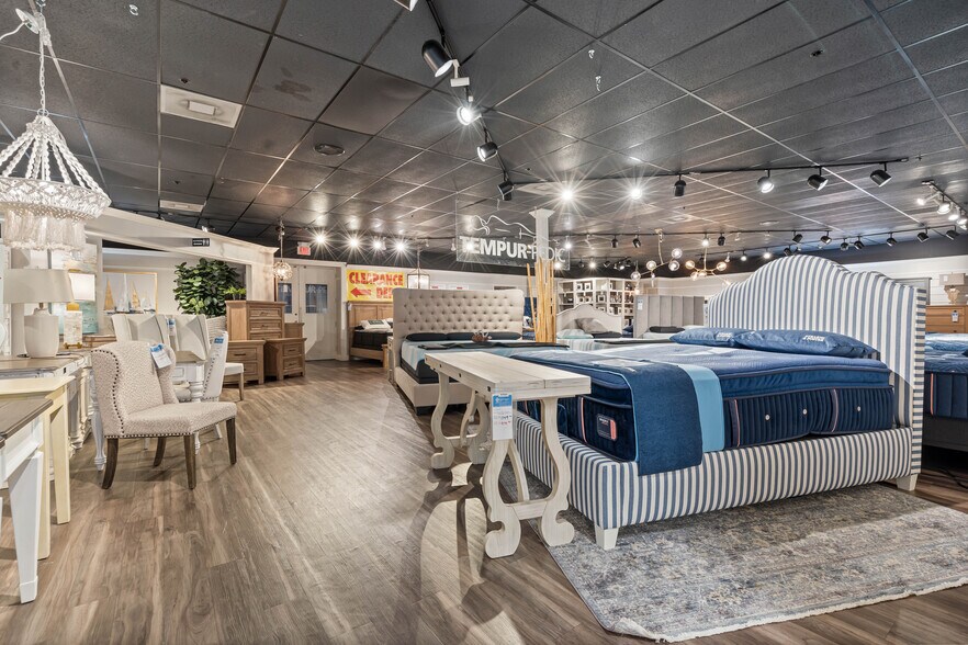 More Photos Of 27220 Us Highway 98, Daphne Showroom For Sale